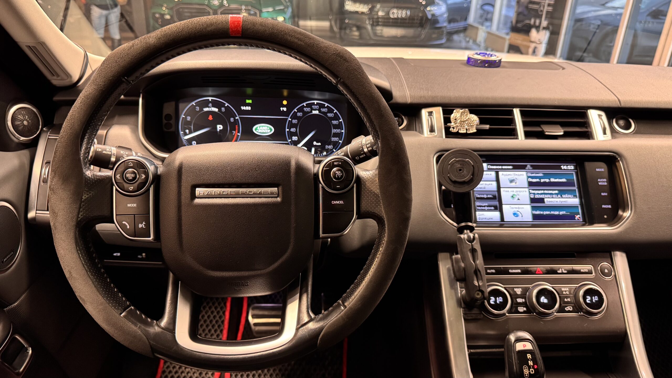 Car image 14