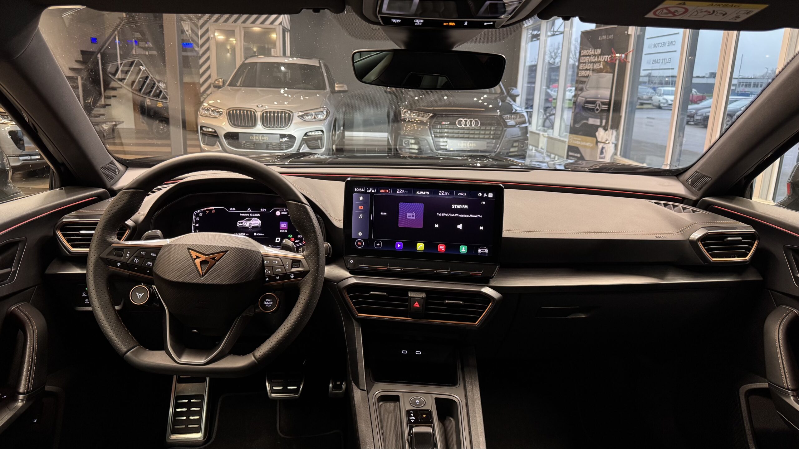 Car image 14