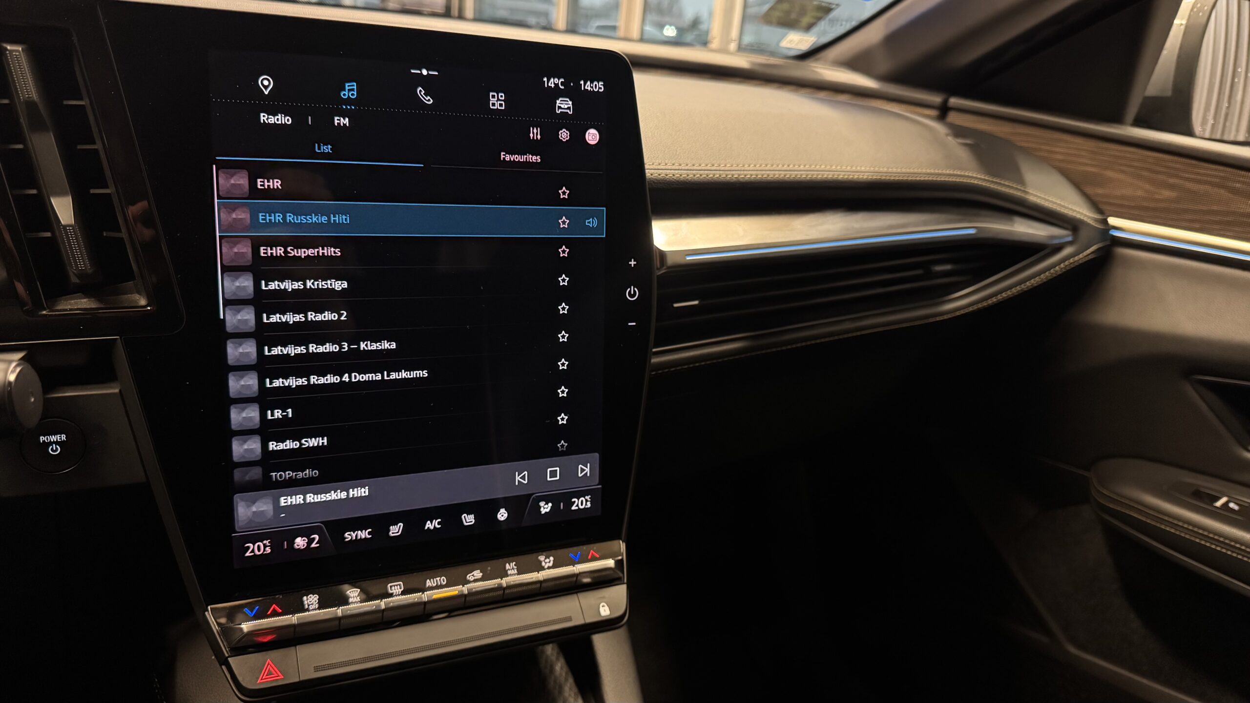 Car image 15