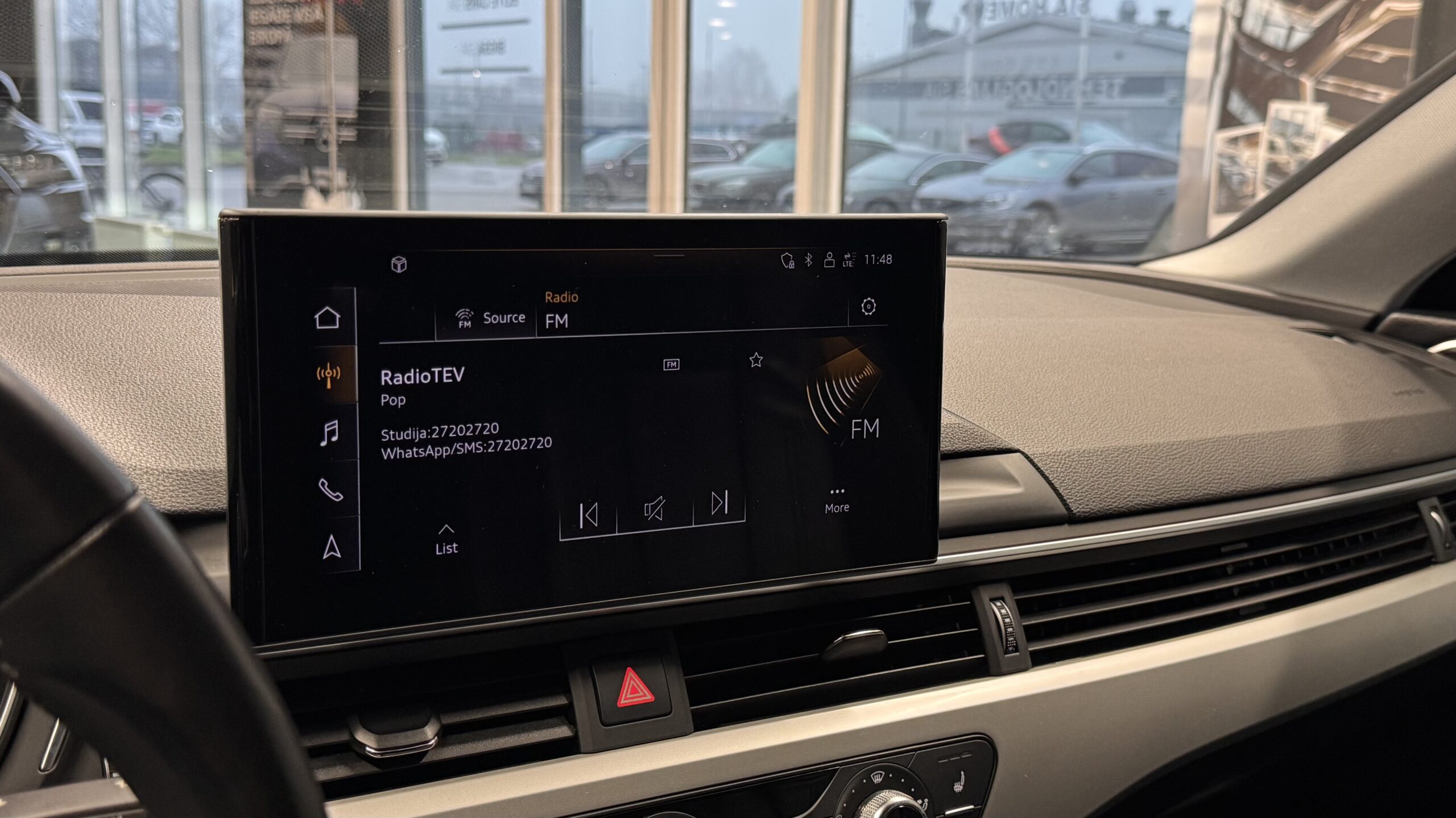 Car image 18