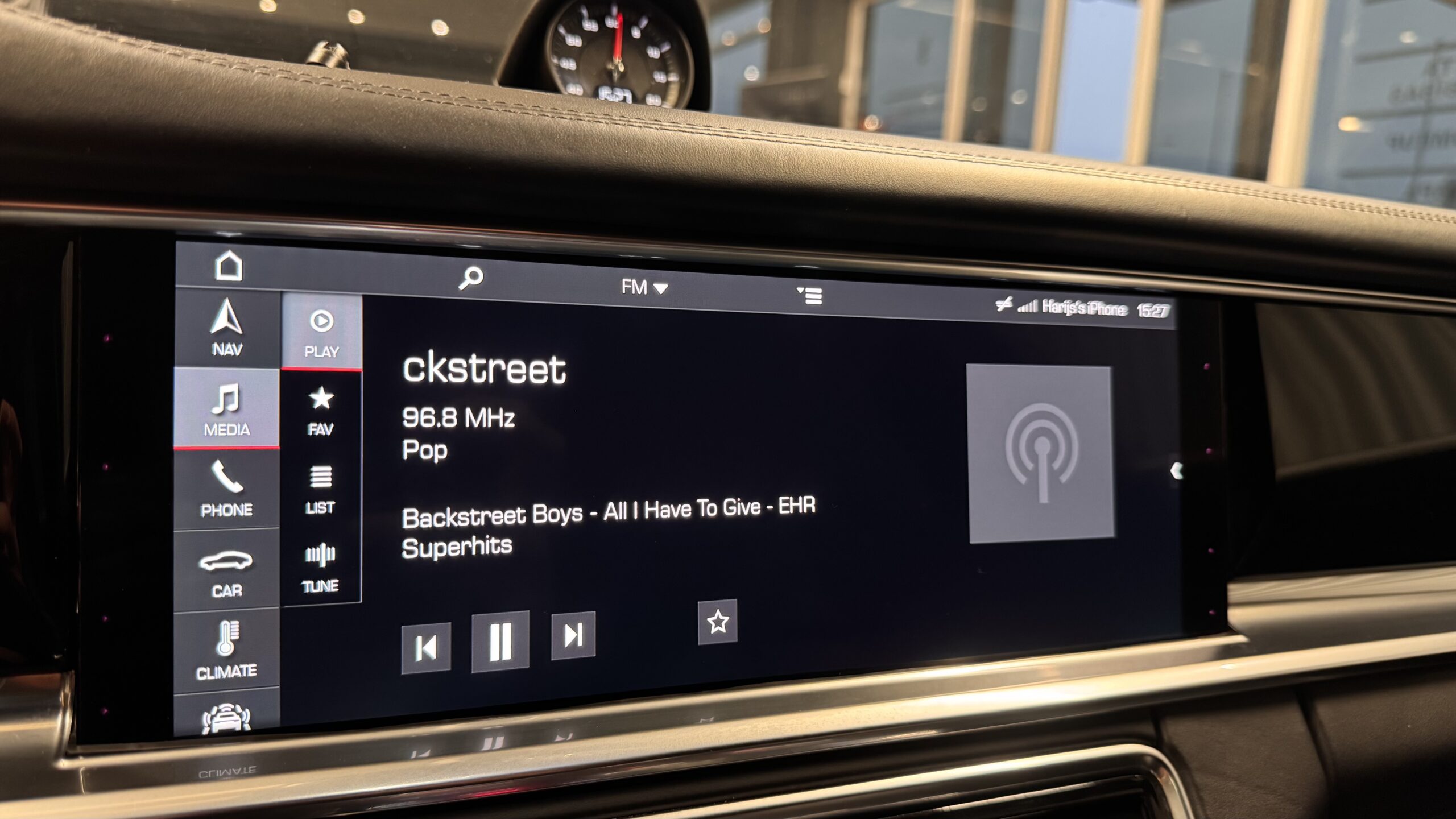 Car image 16