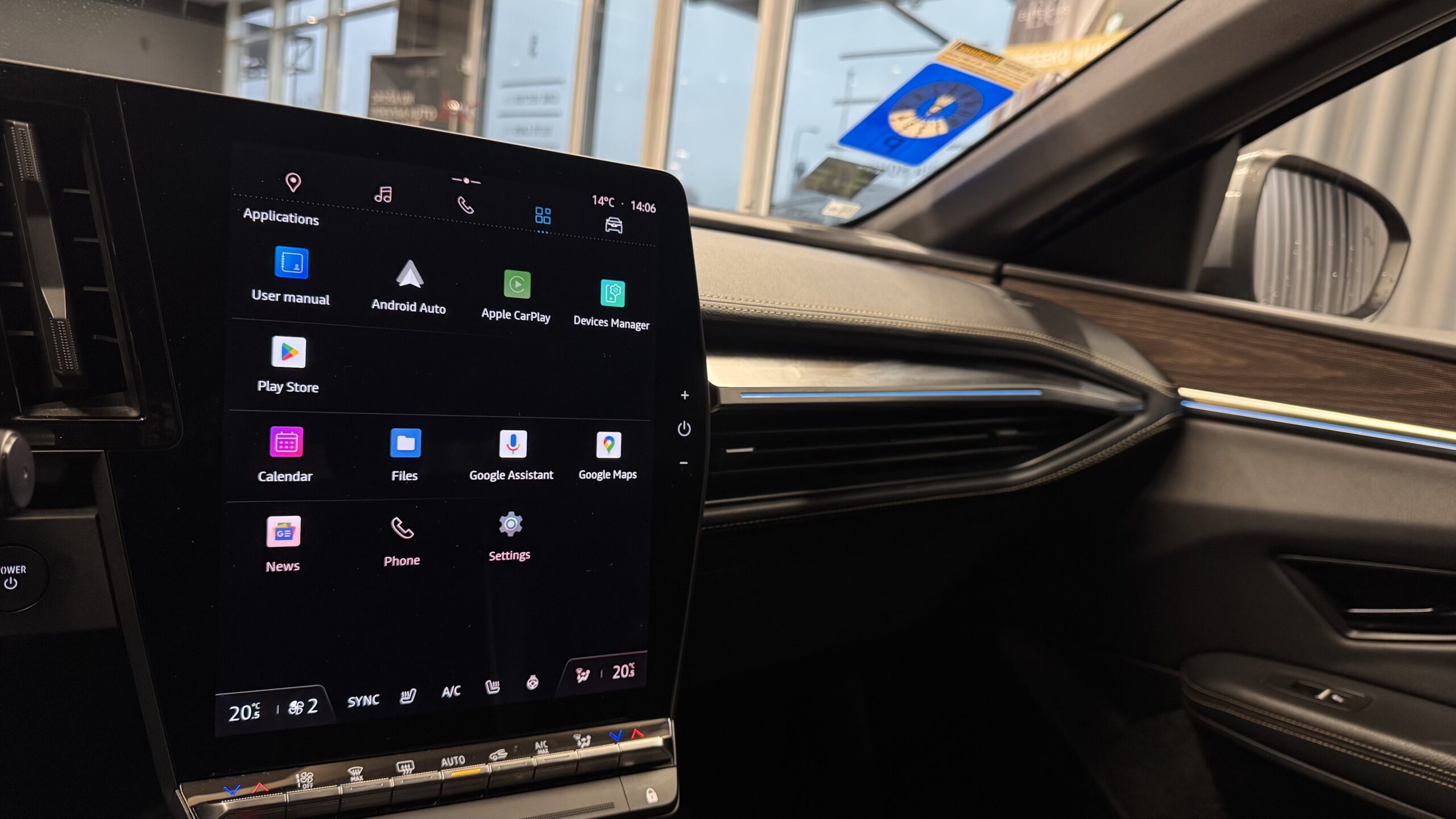 Car image 16