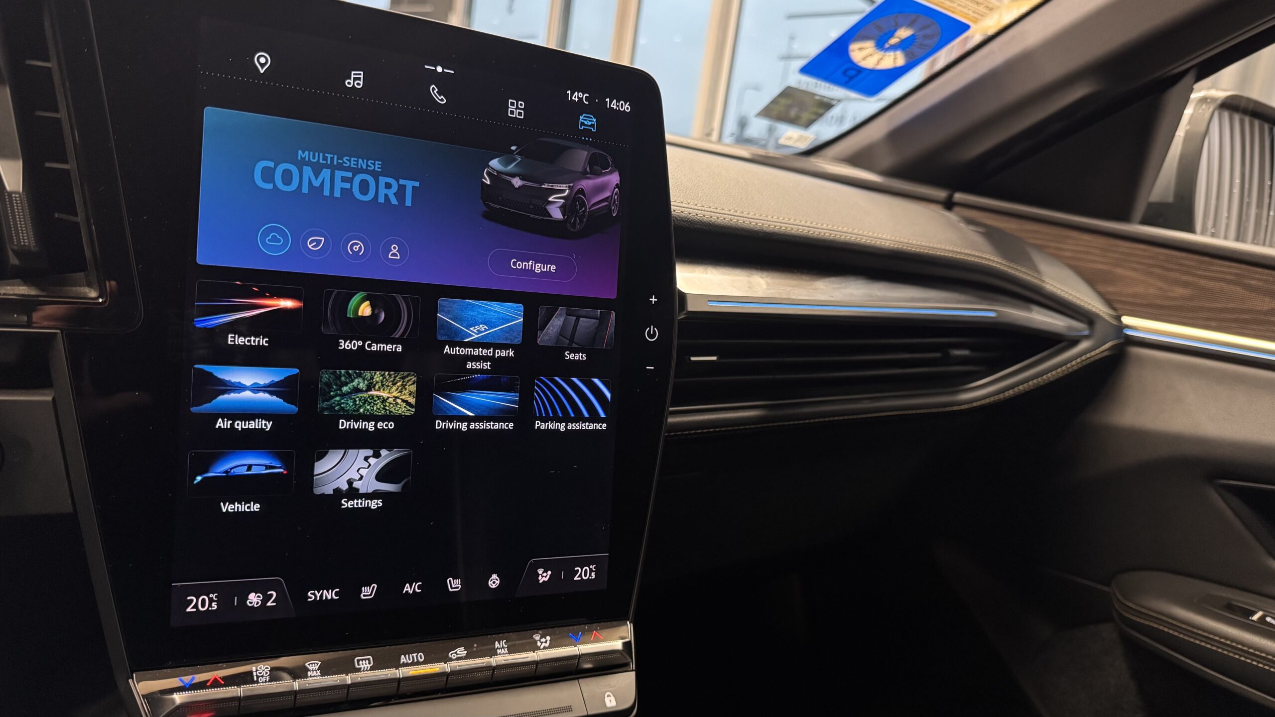 Car image 17