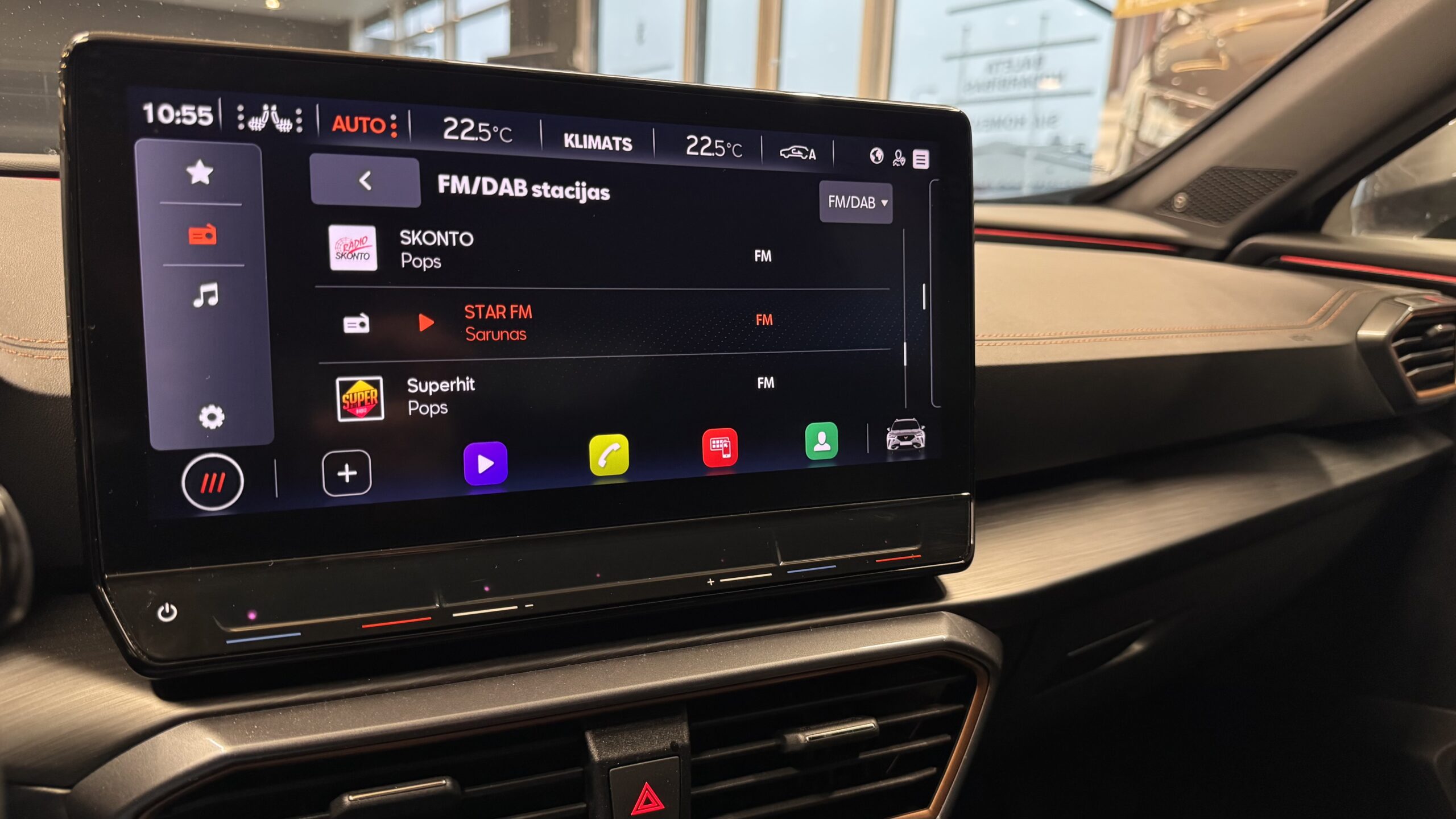 Car image 18