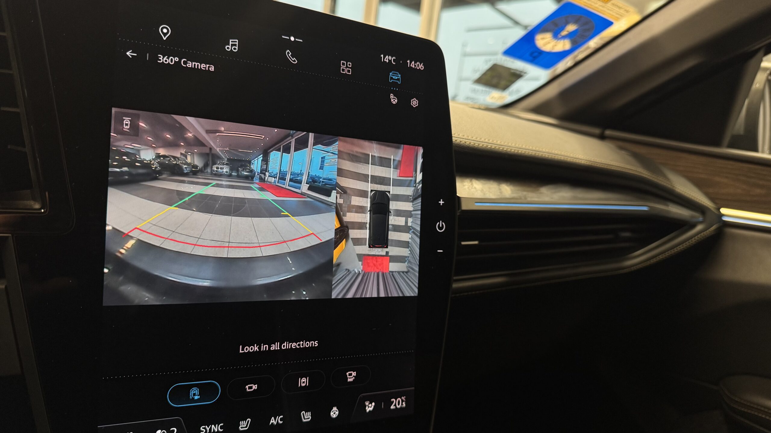 Car image 18