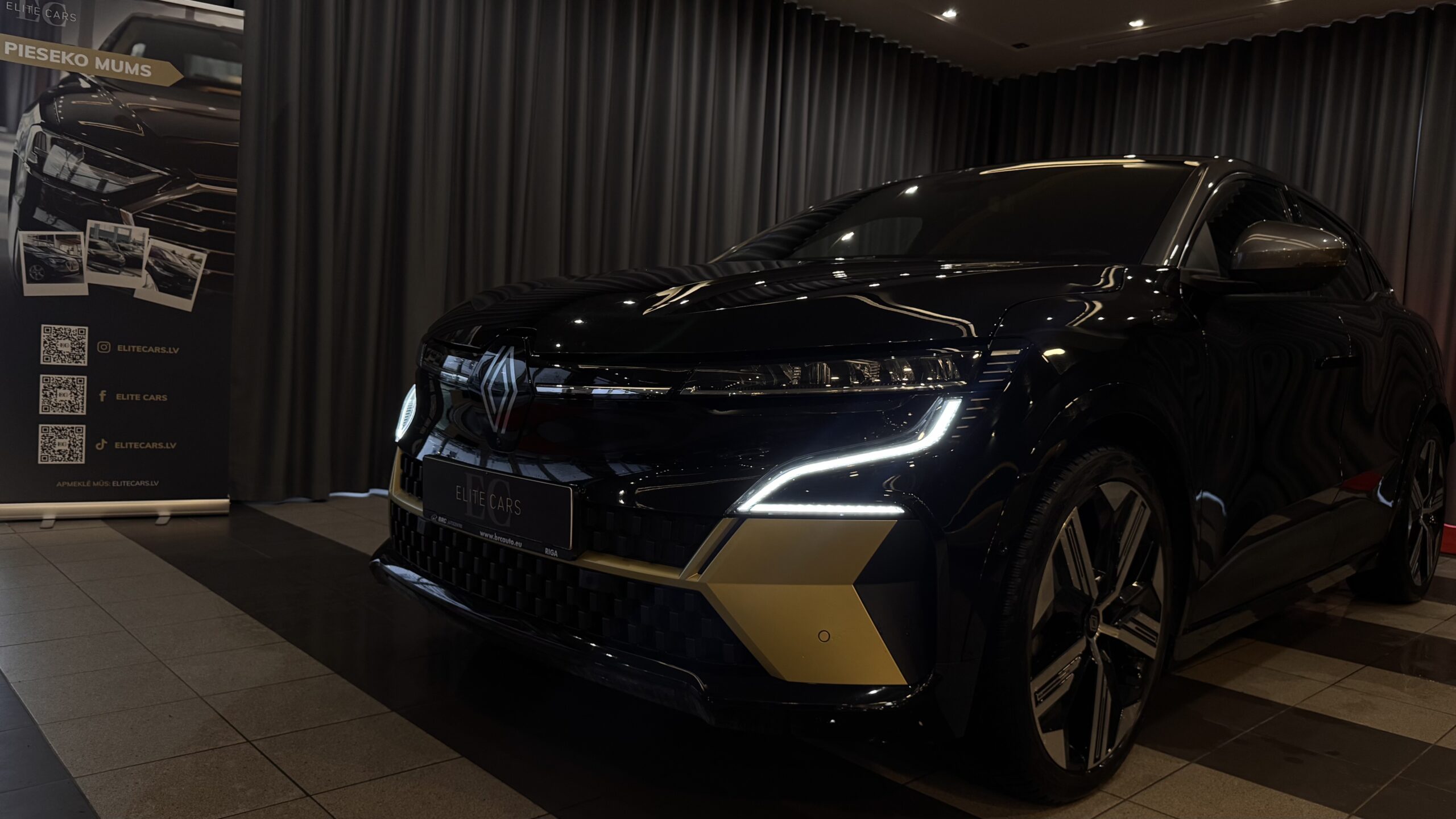 Car image 20