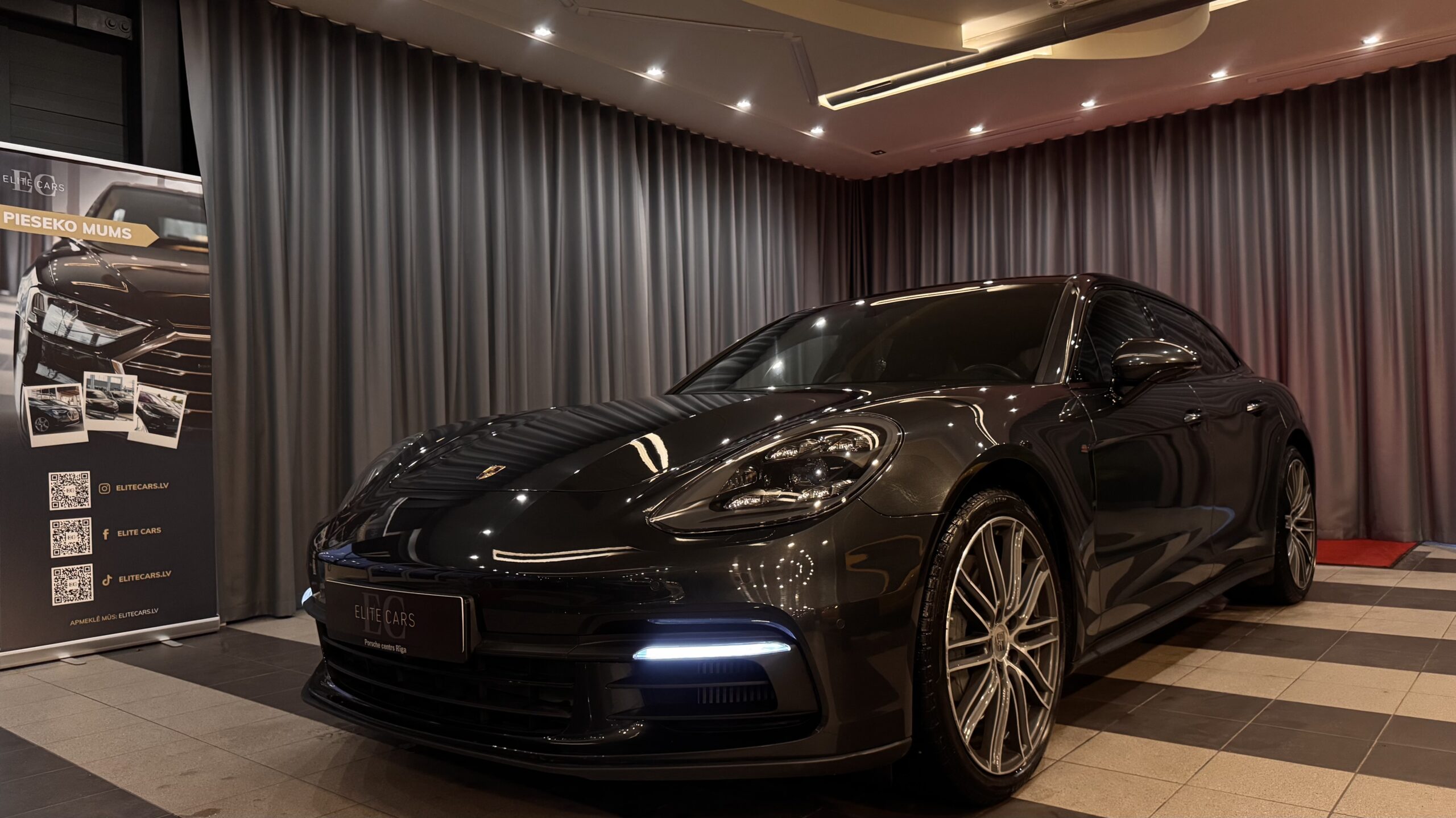 Car image 26