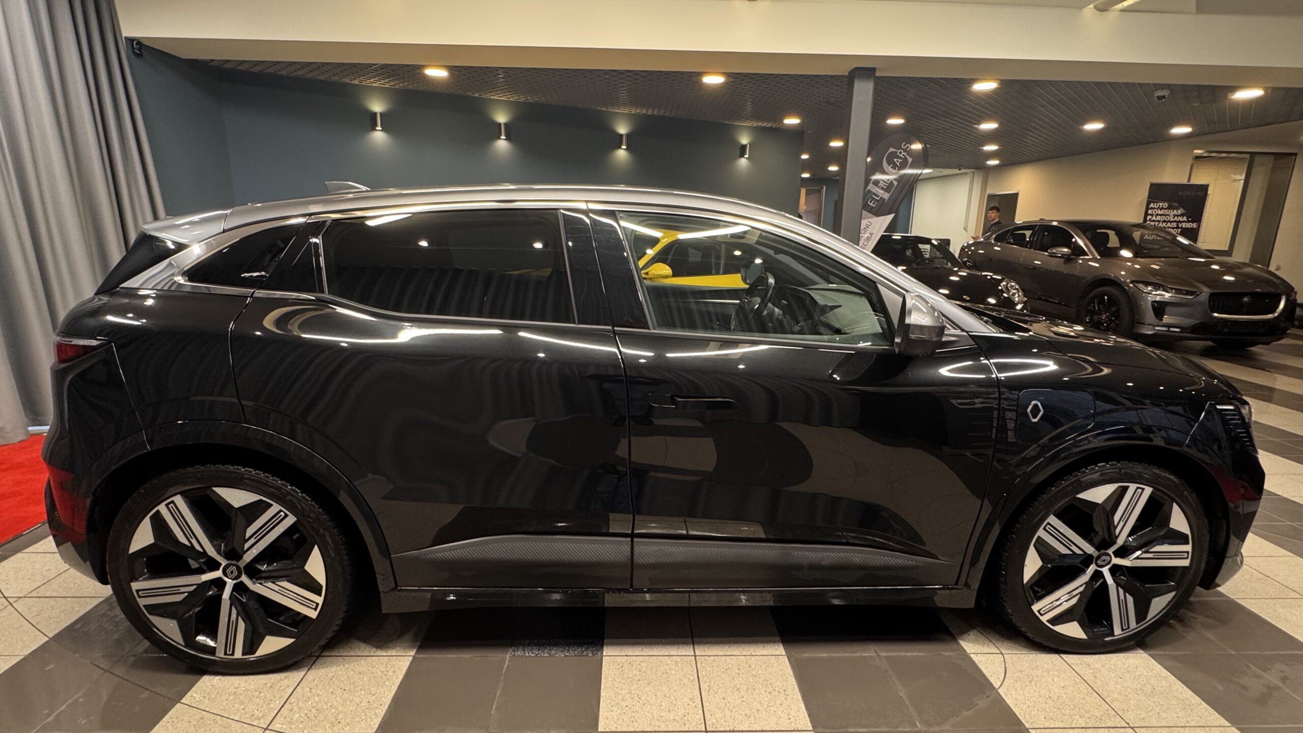 Car image 3