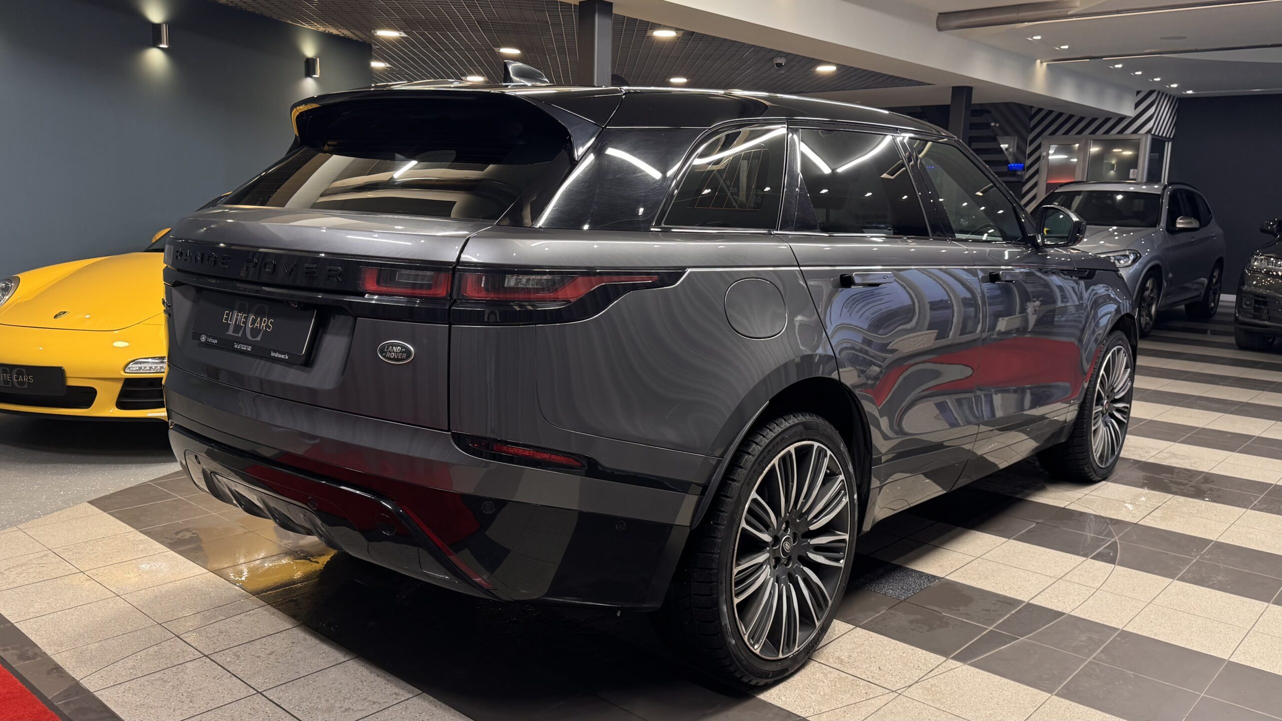 Car image 4