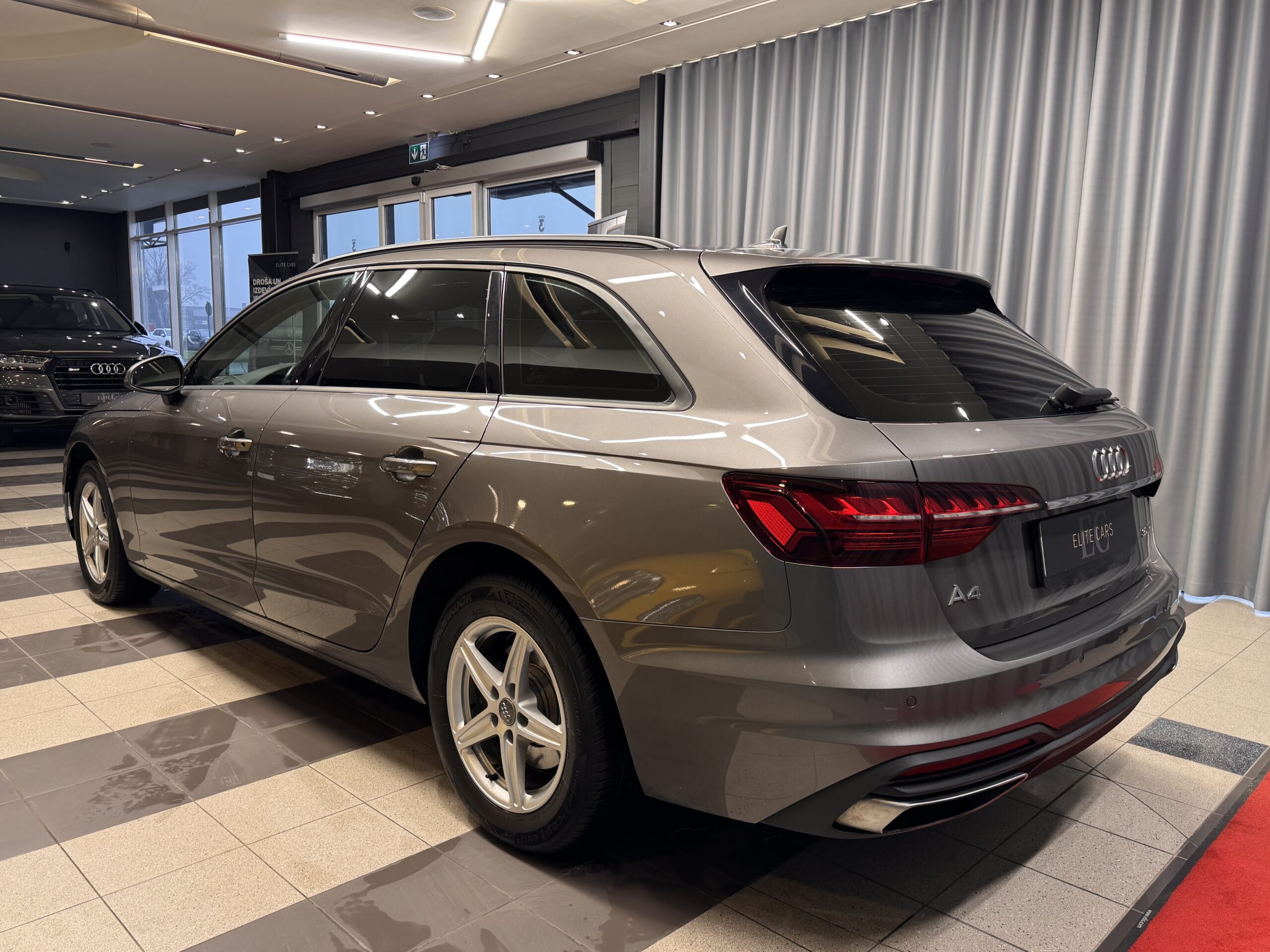 Car image 6