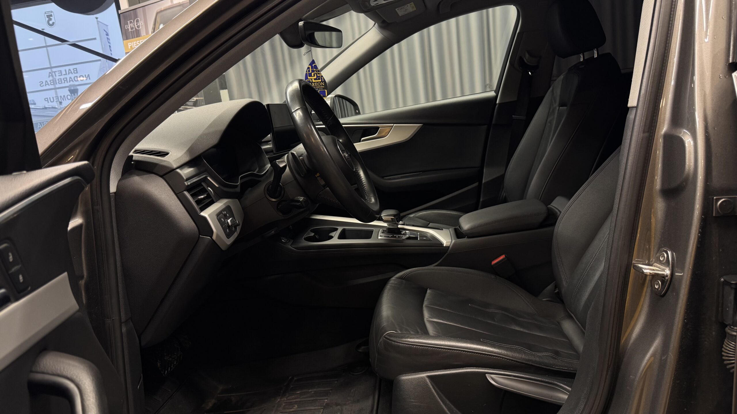 Car image 7