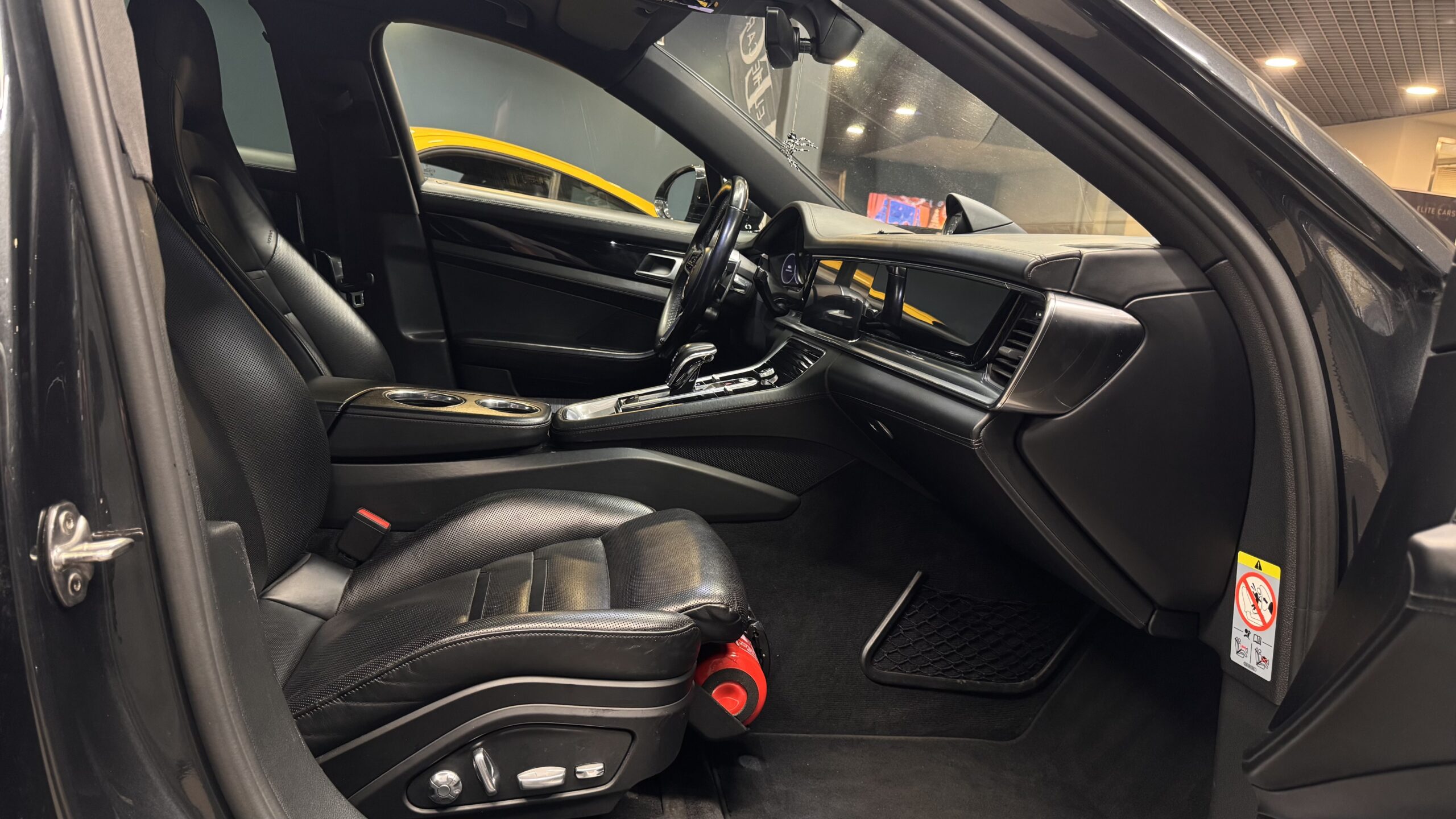 Car image 8