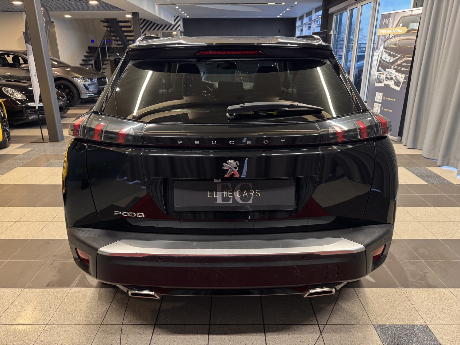Car image 4