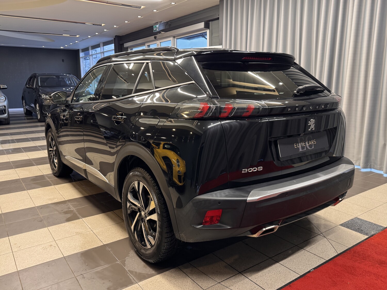 Car image 5