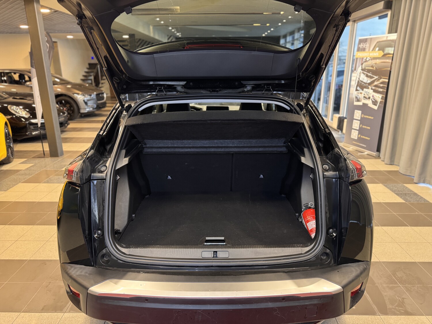 Car image 16