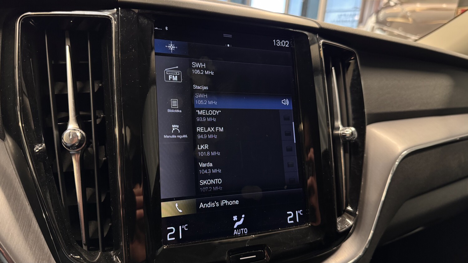 Car image 16