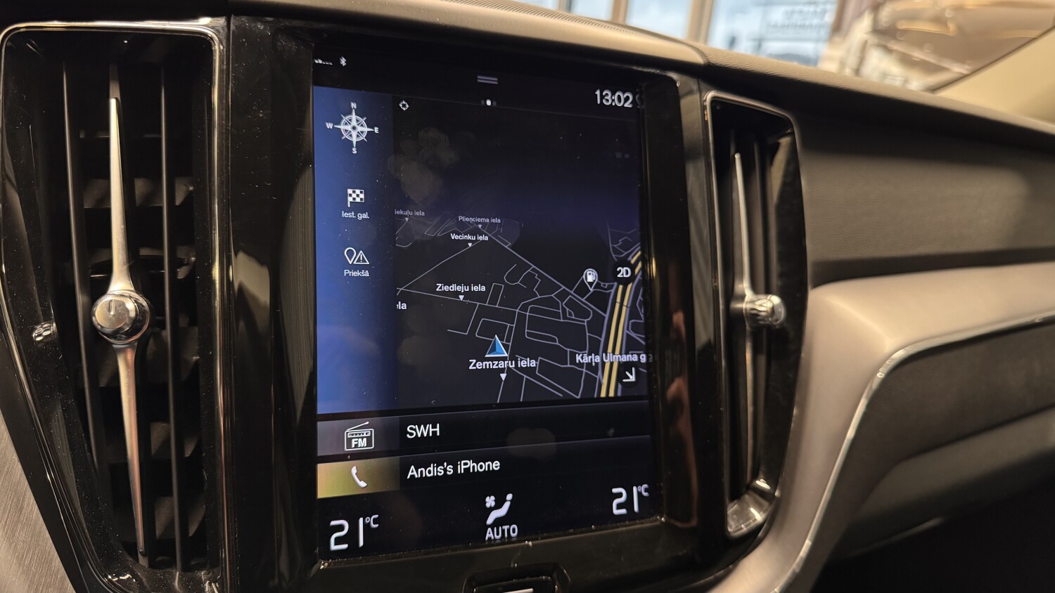 Car image 17
