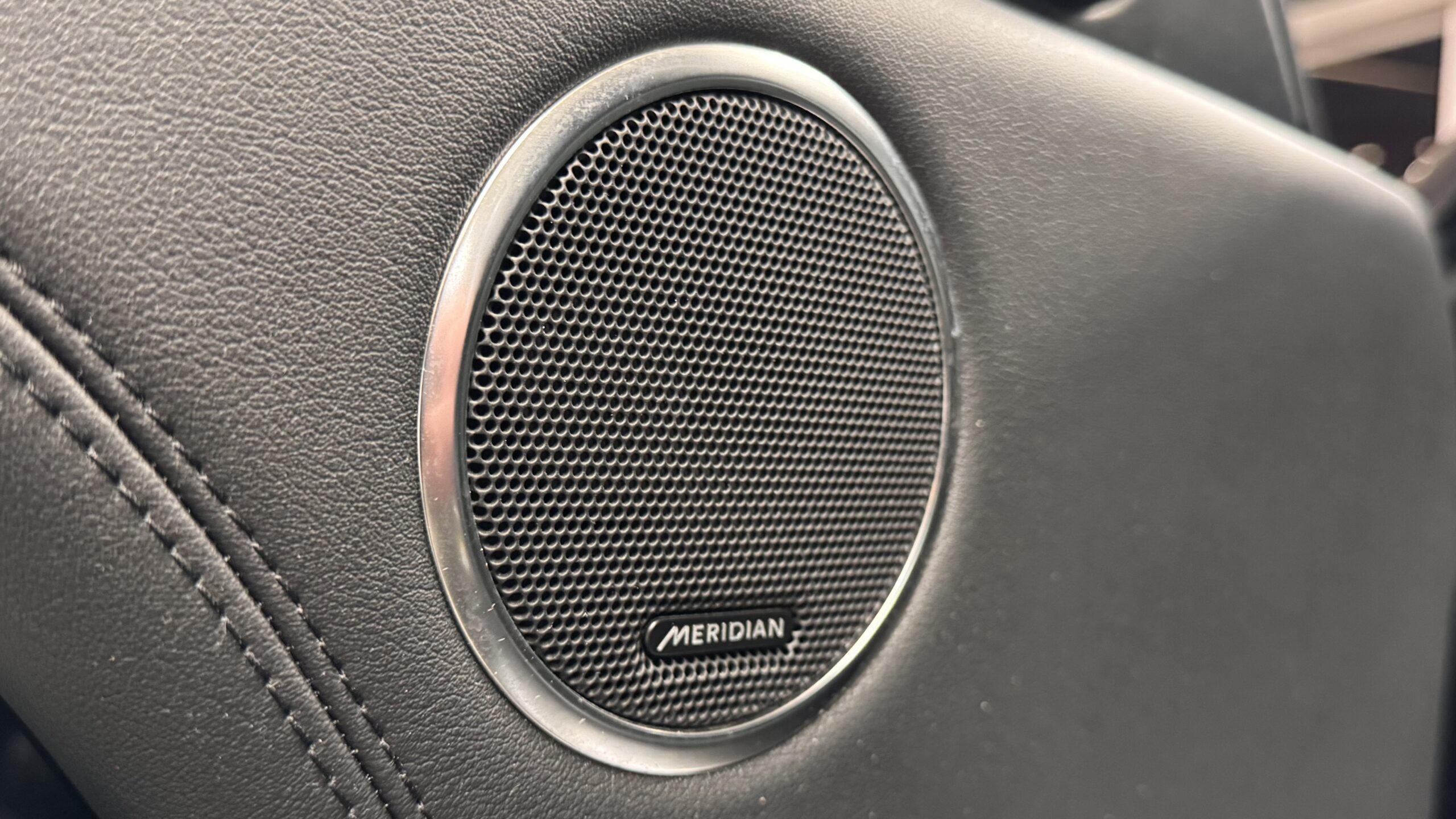 Car image 24