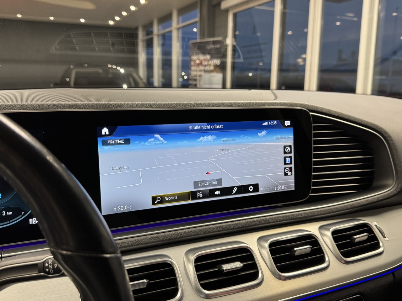 Car image 26