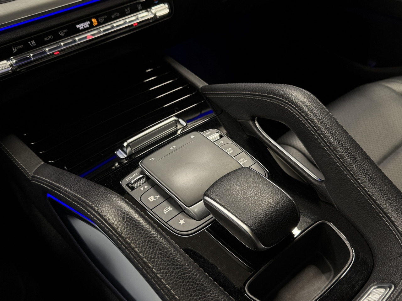 Car image 28