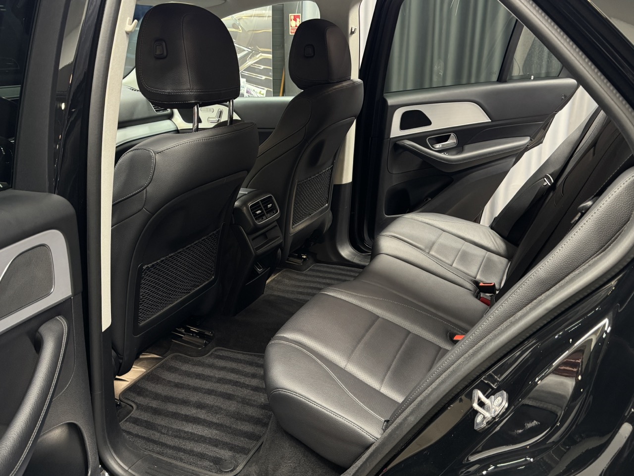 Car image 31