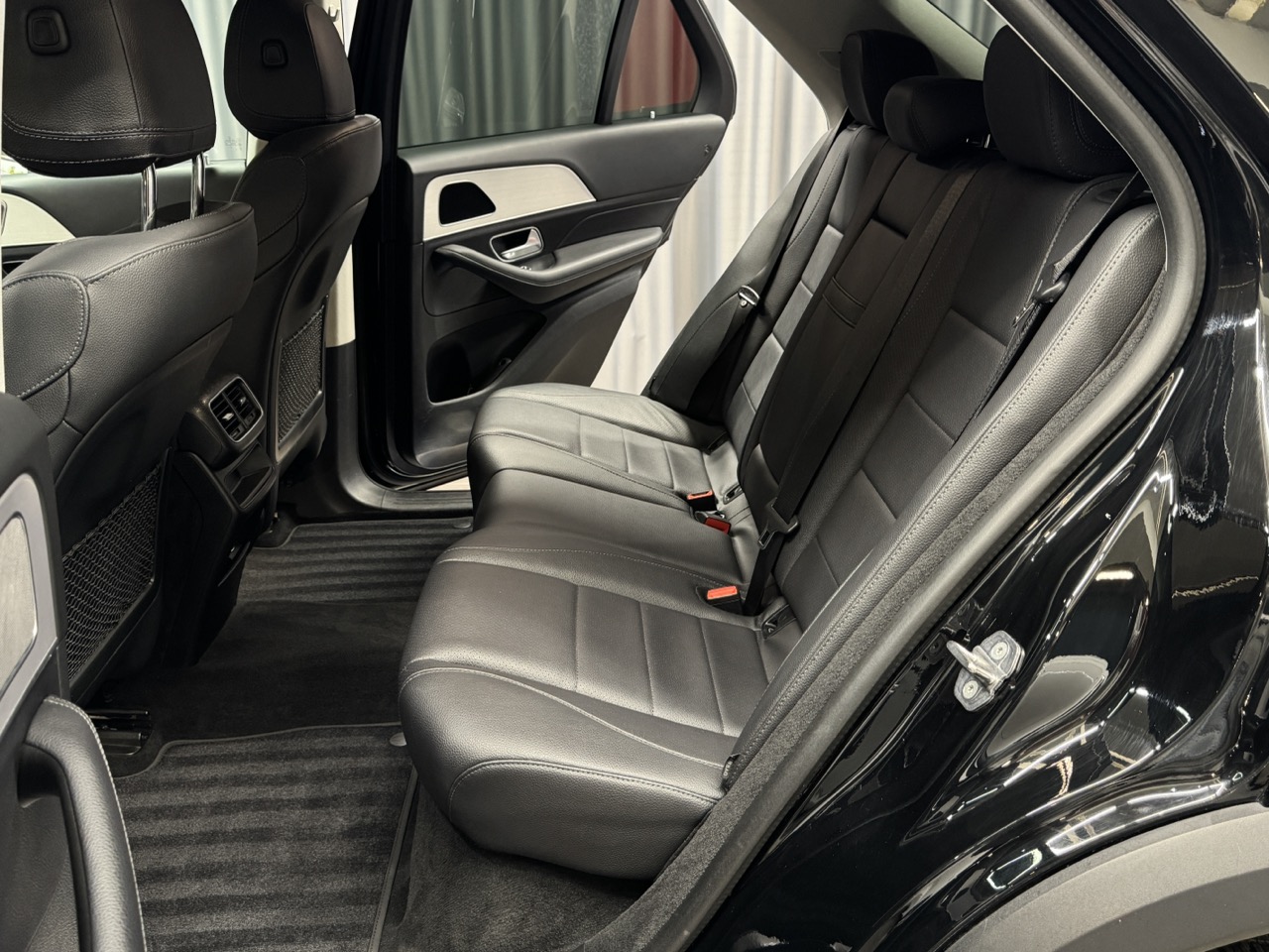 Car image 32