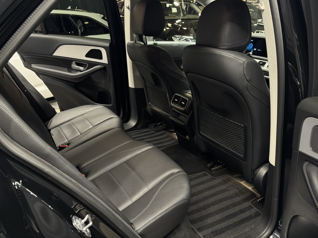Car image 33