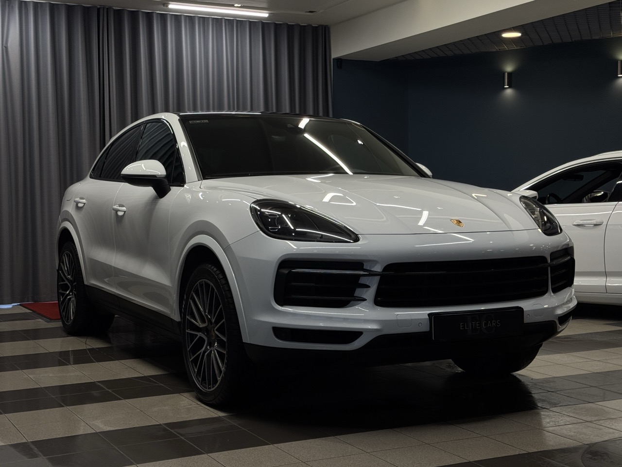 Car image 2