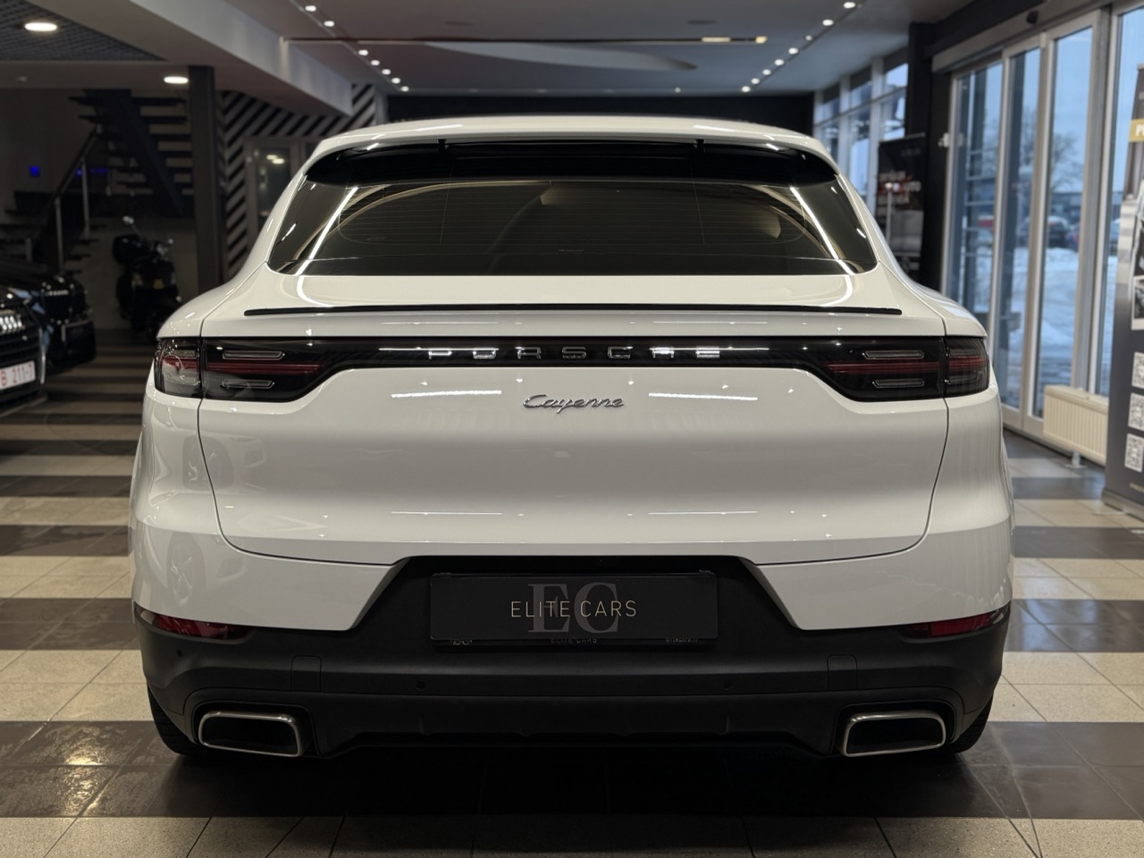 Car image 4