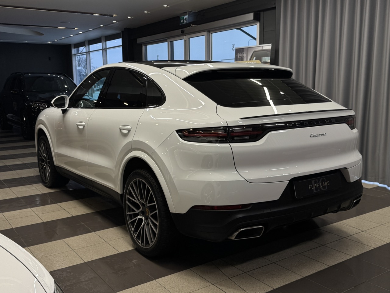 Car image 5