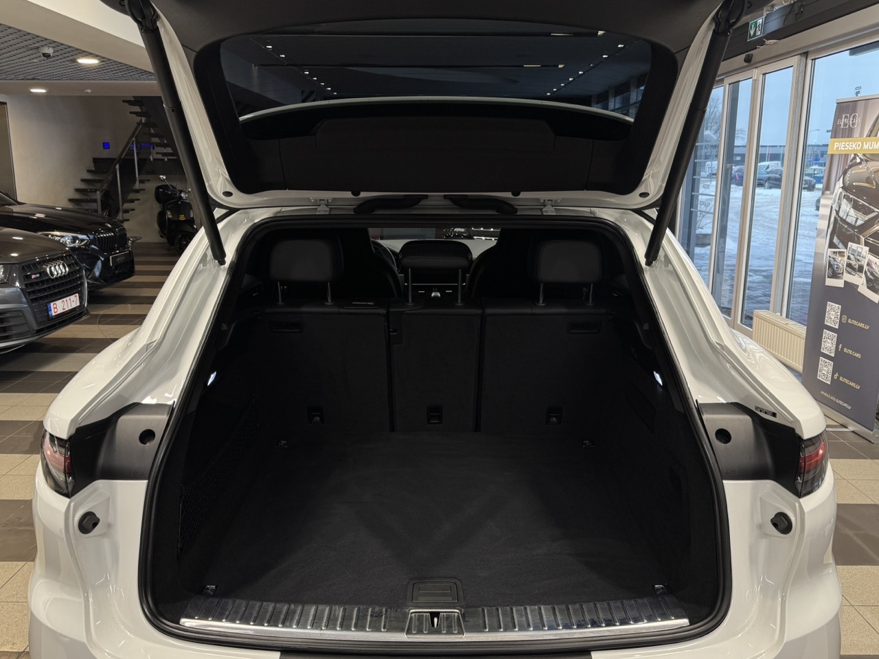 Car image 6