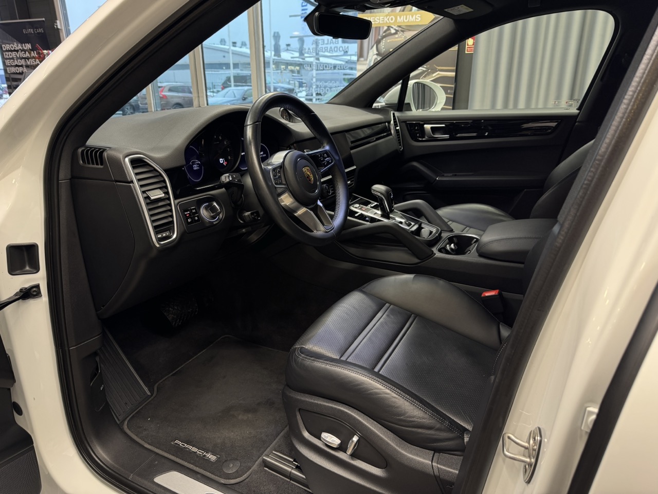 Car image 8