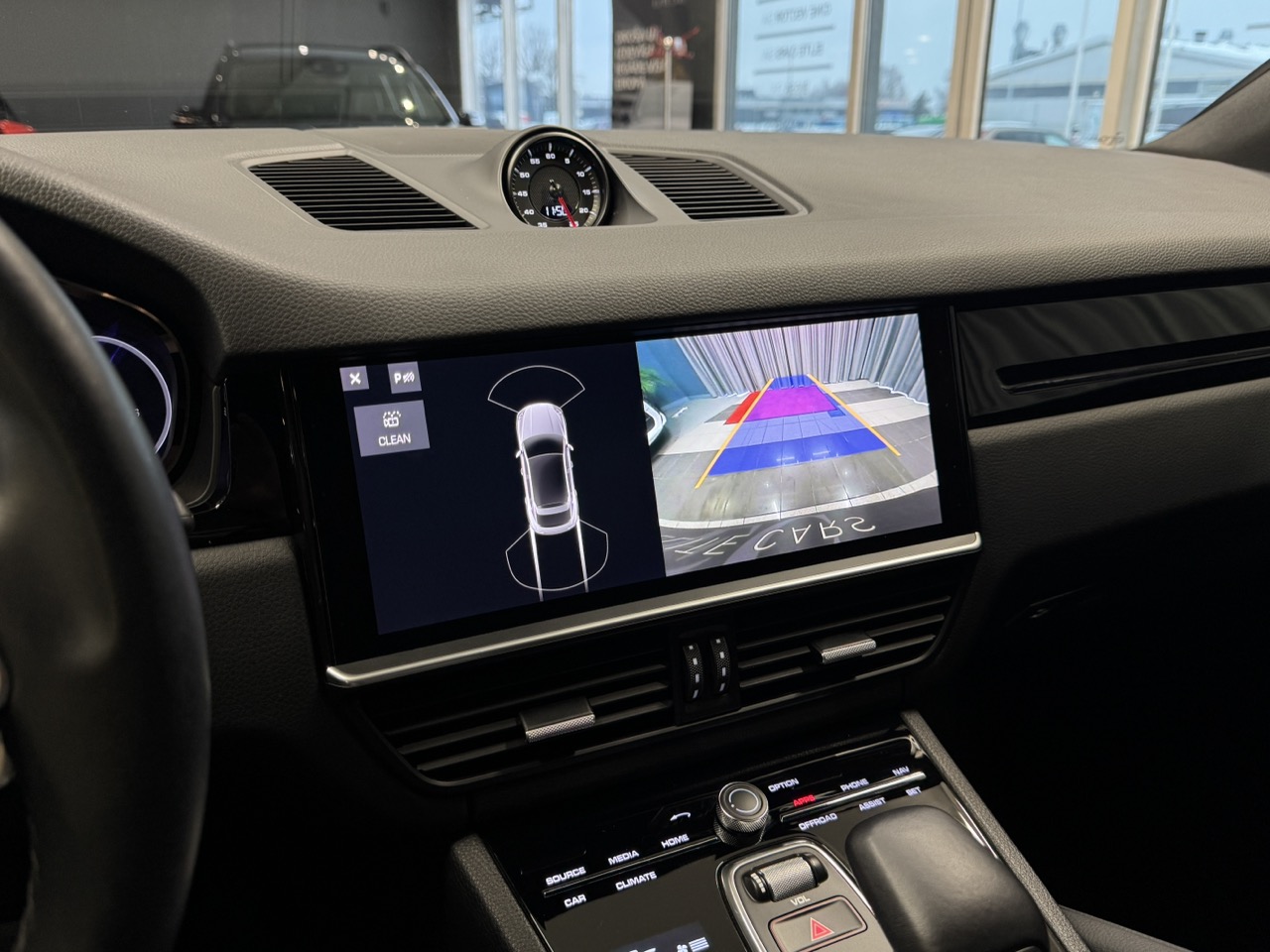 Car image 16