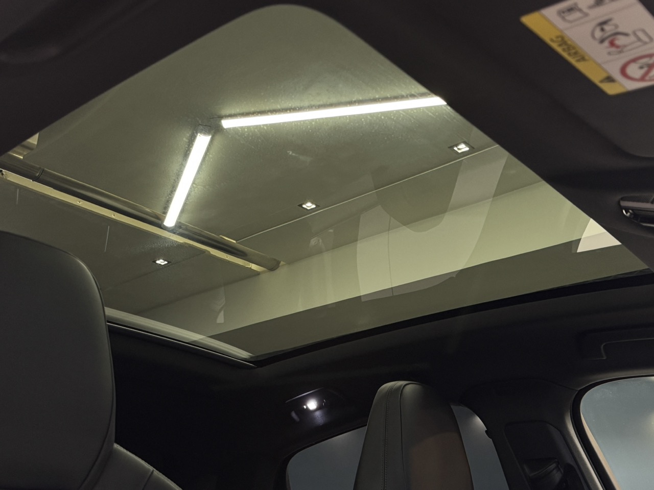 Car image 24
