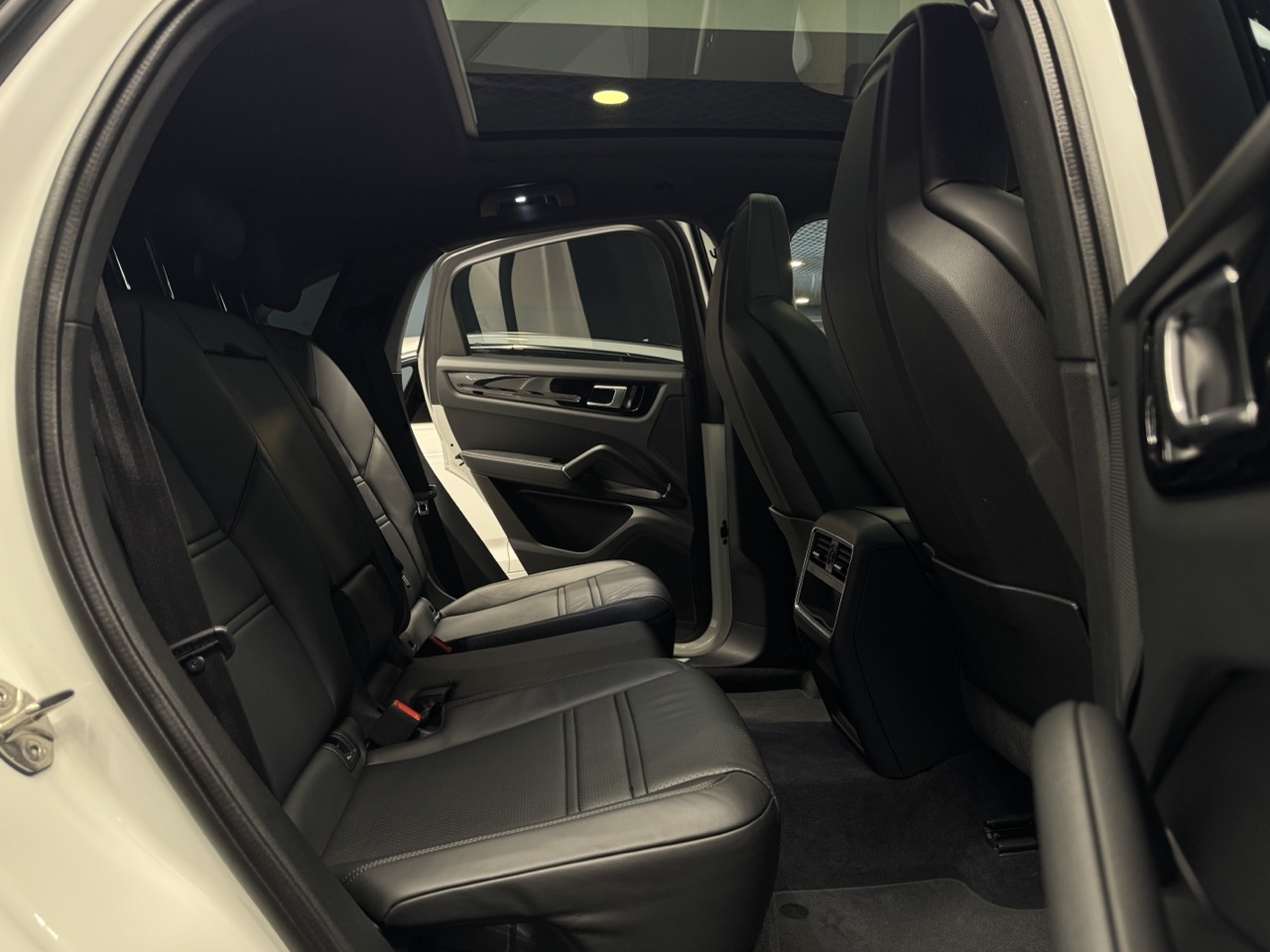 Car image 28