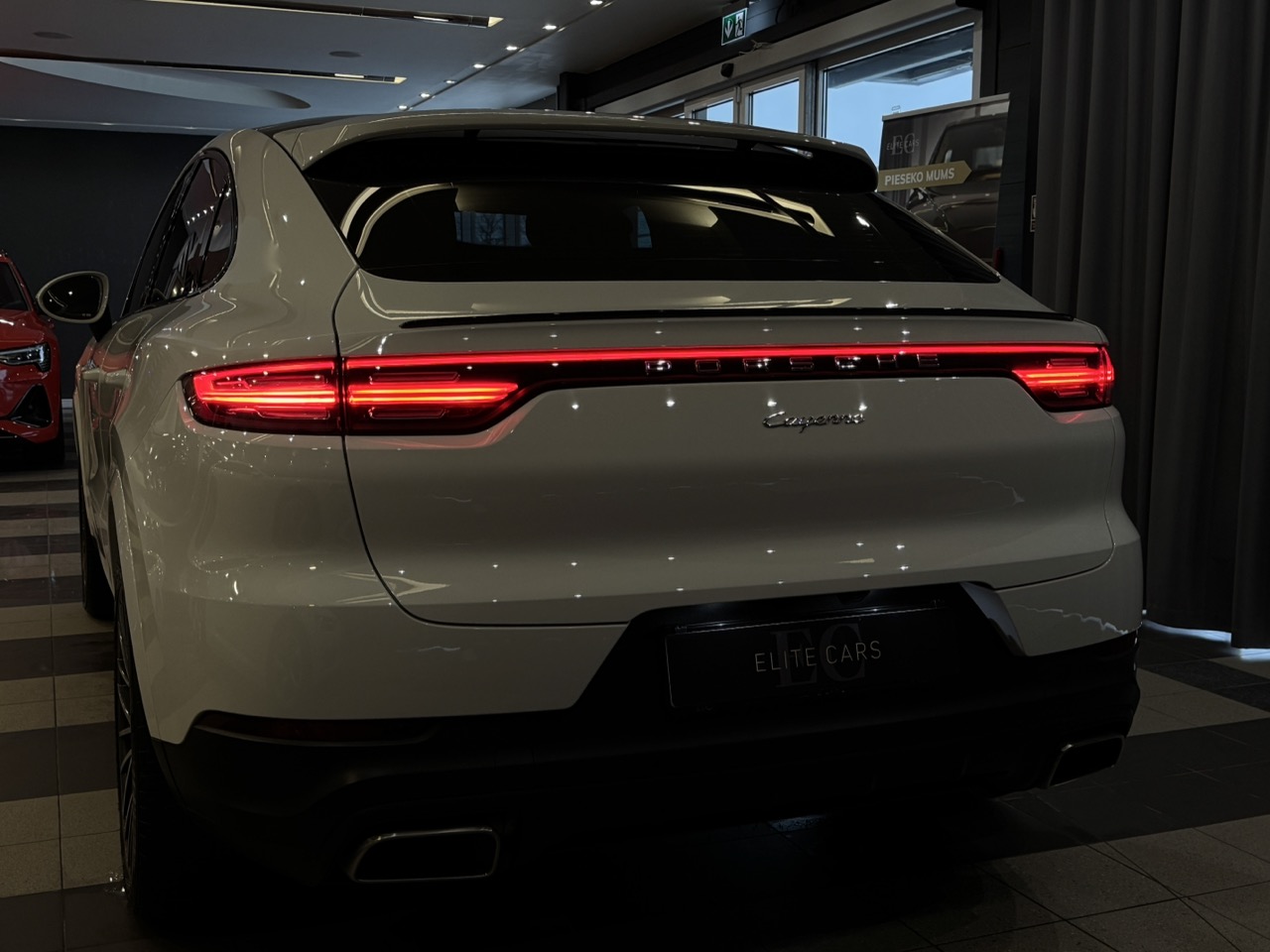 Car image 30