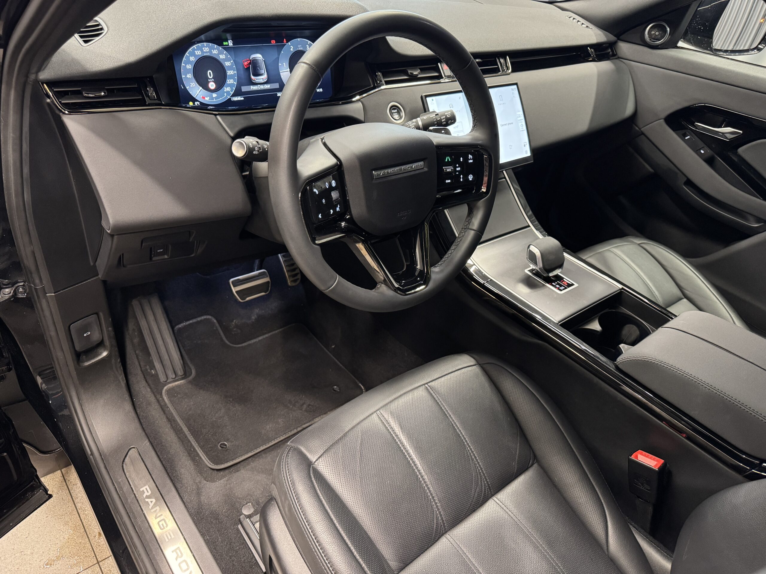 Car image 12