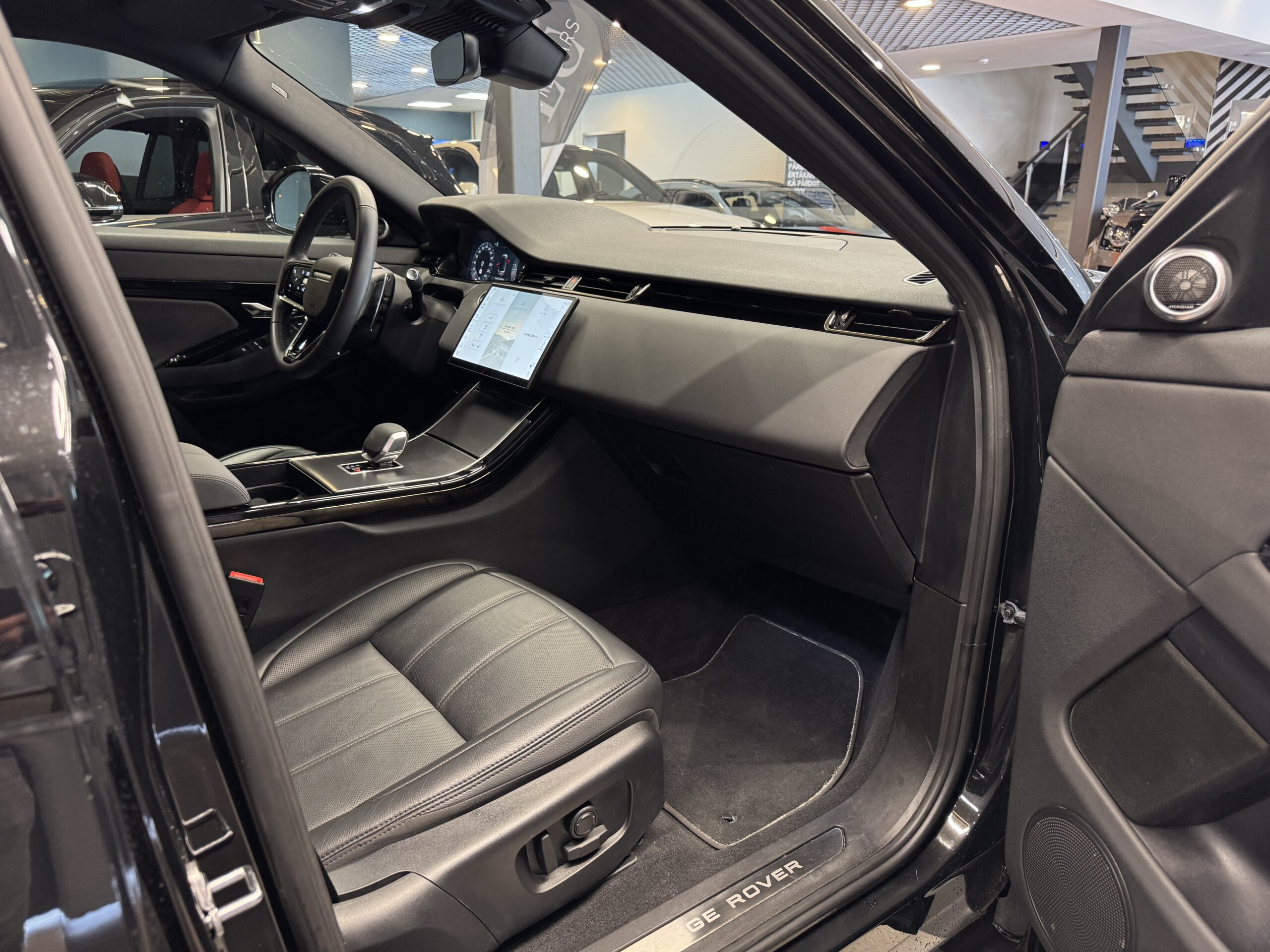 Car image 14