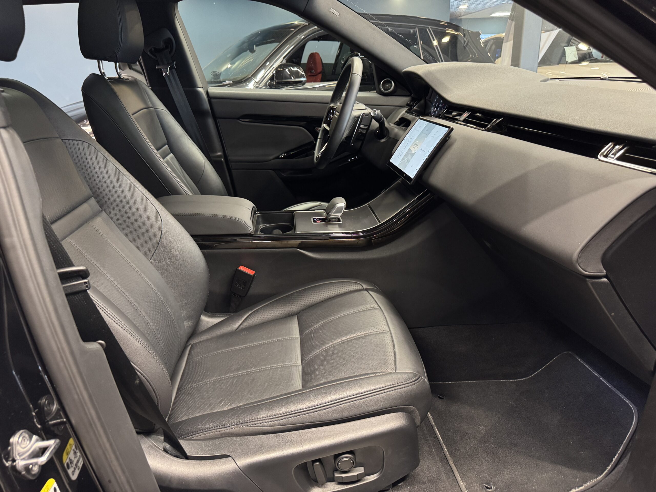 Car image 15