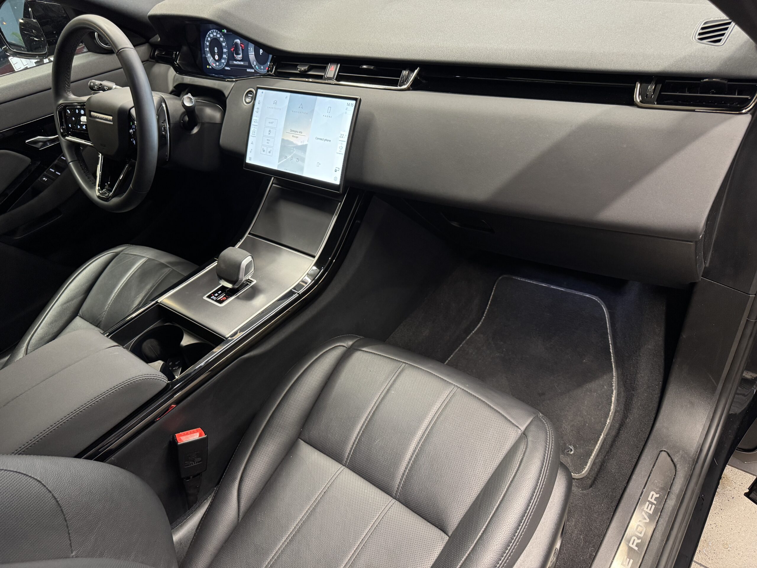 Car image 16