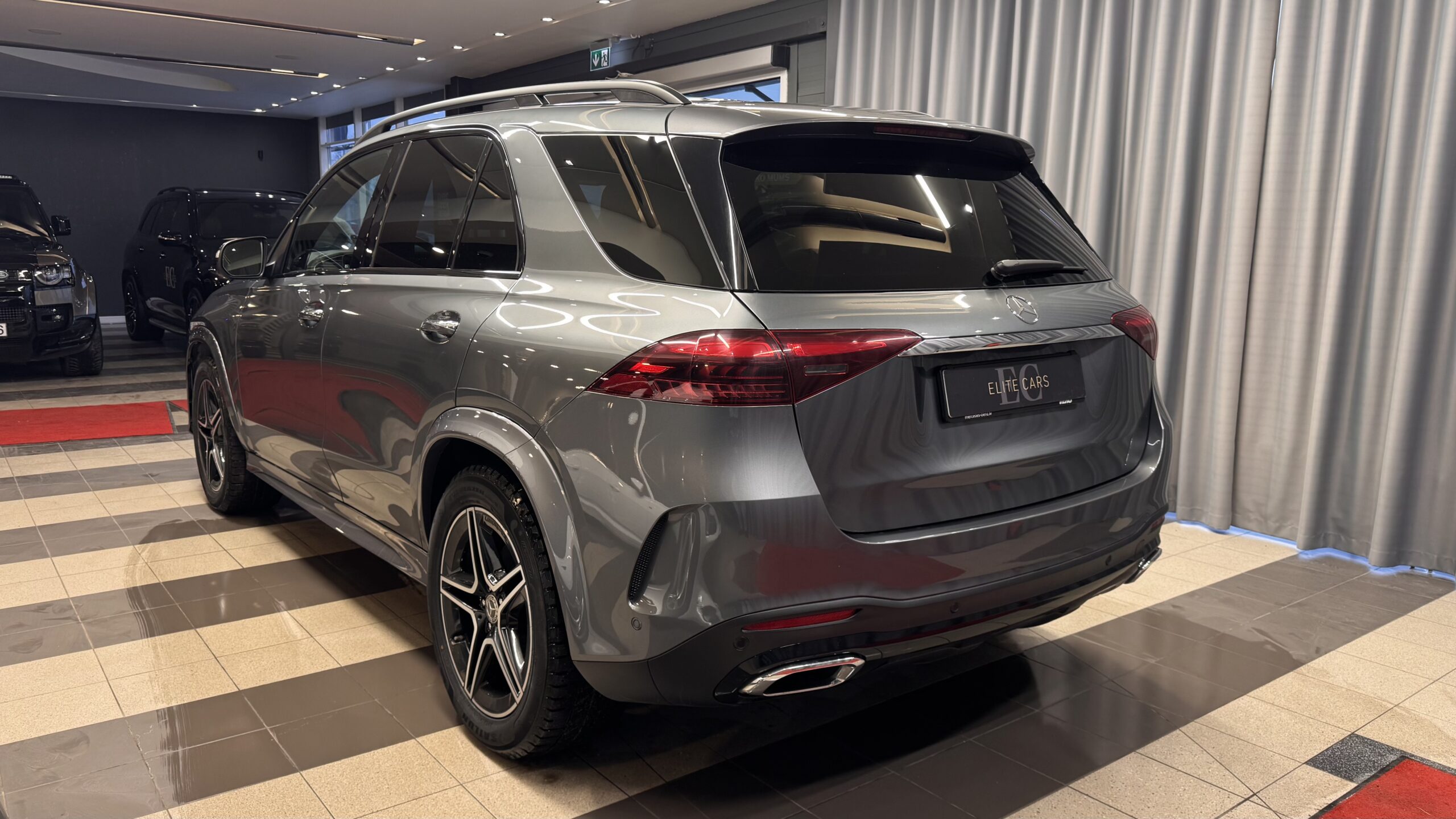 Car image 7
