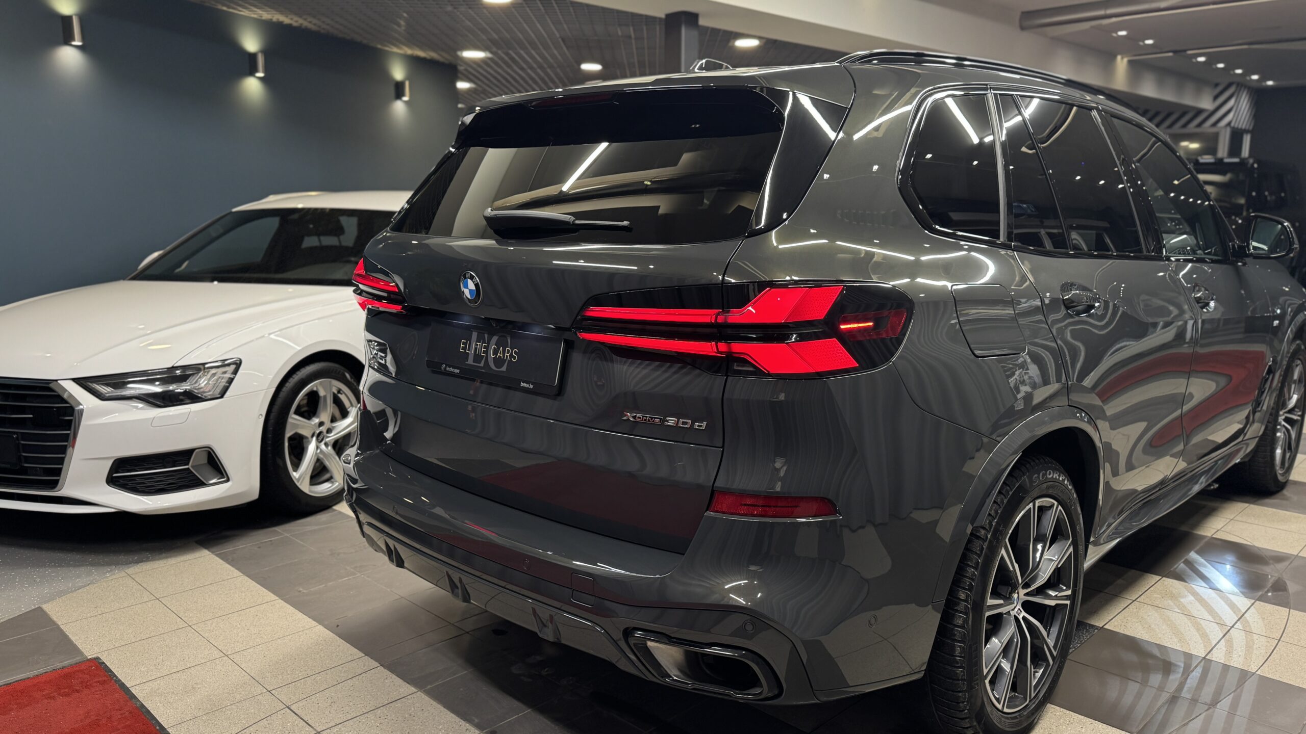 Car image 7