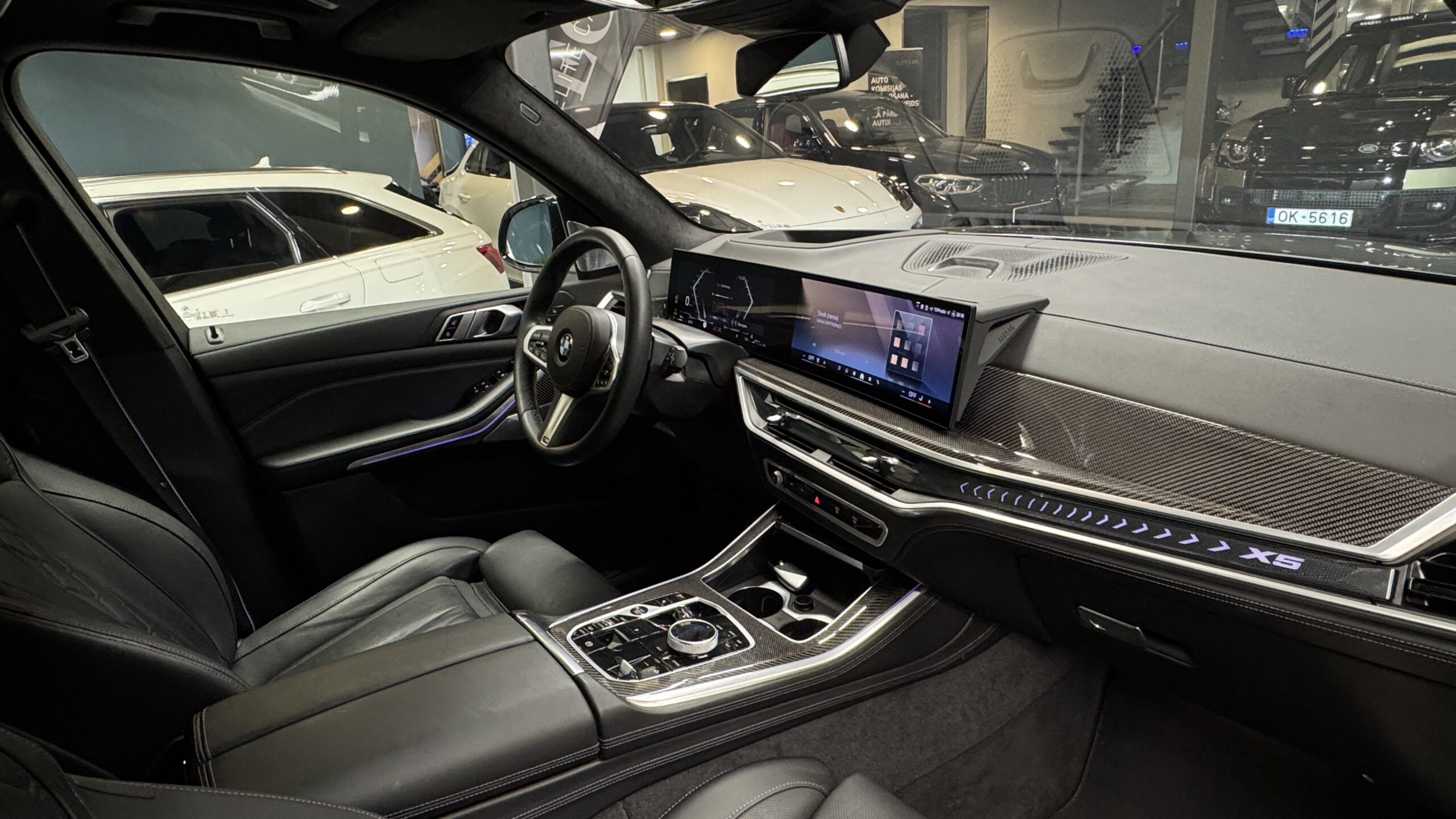 Car image 12