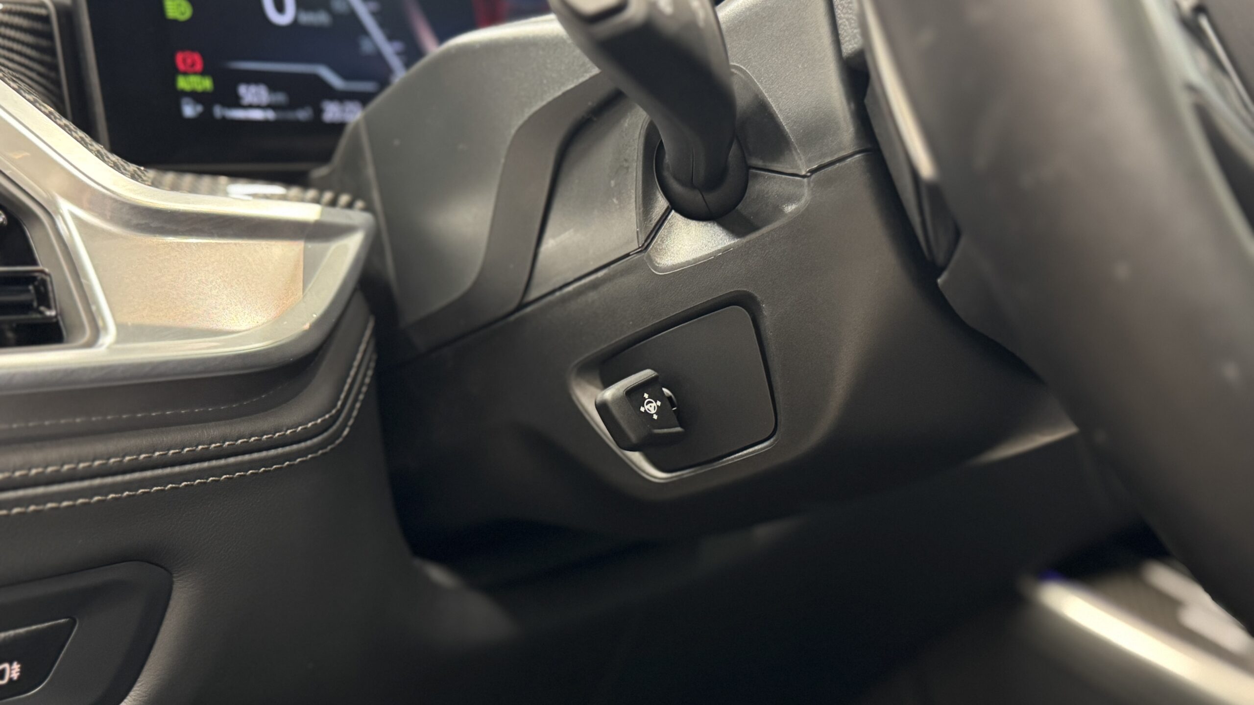 Car image 24