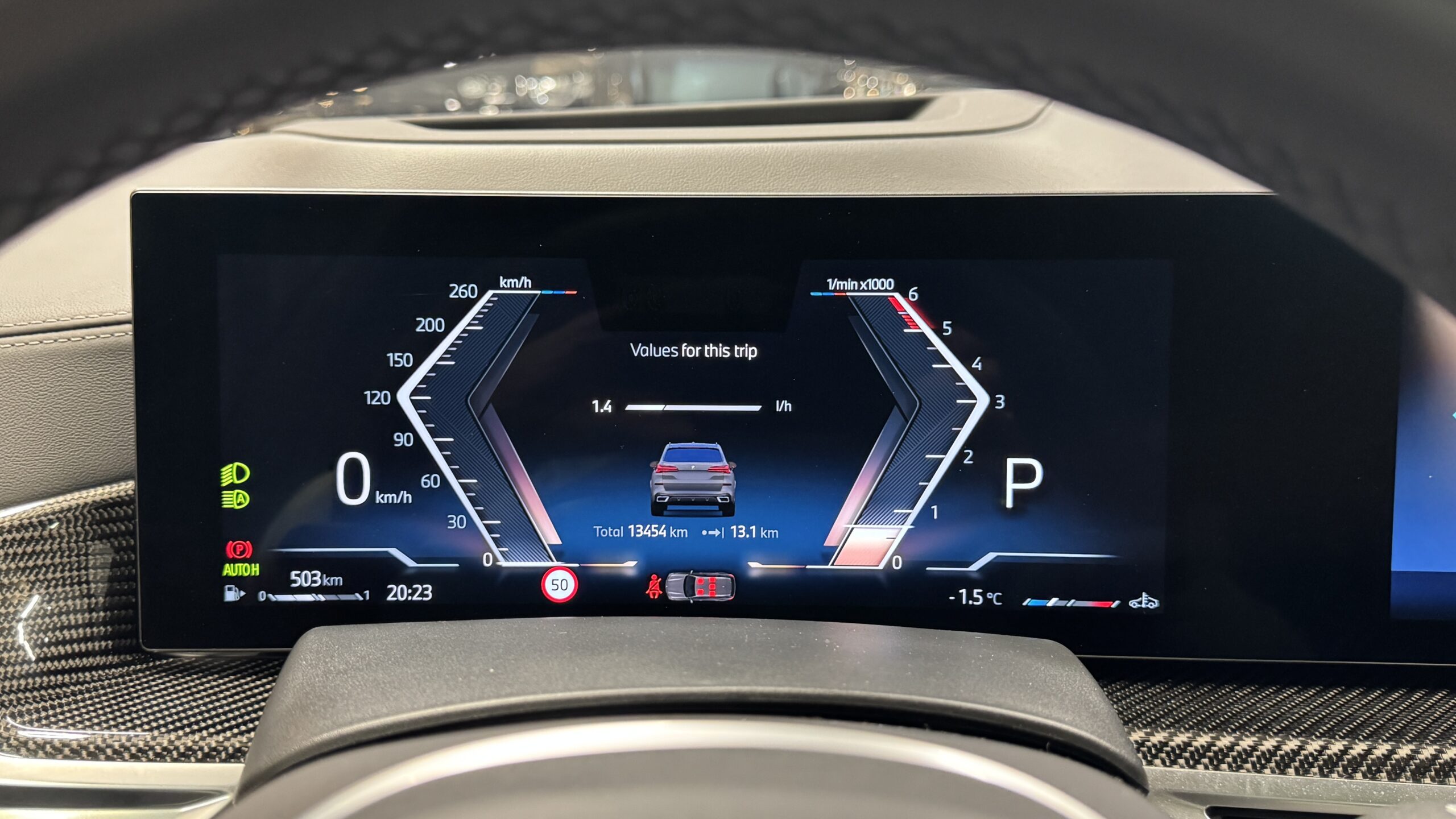 Car image 30