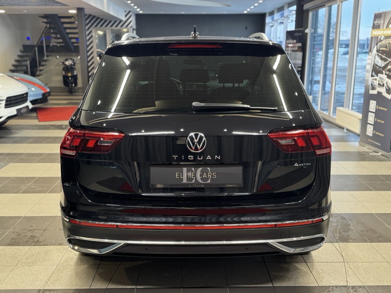 Car image 4