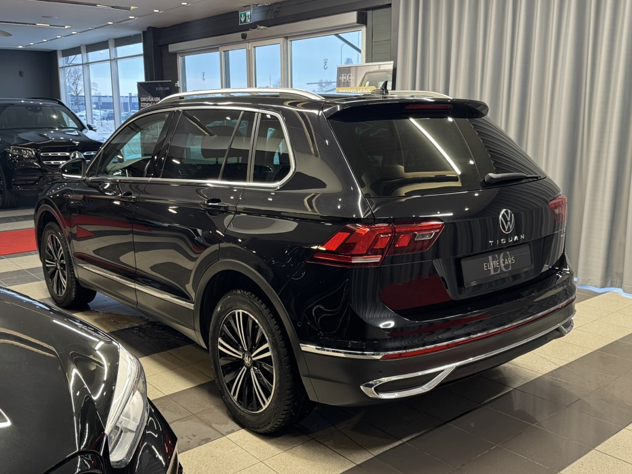 Car image 5