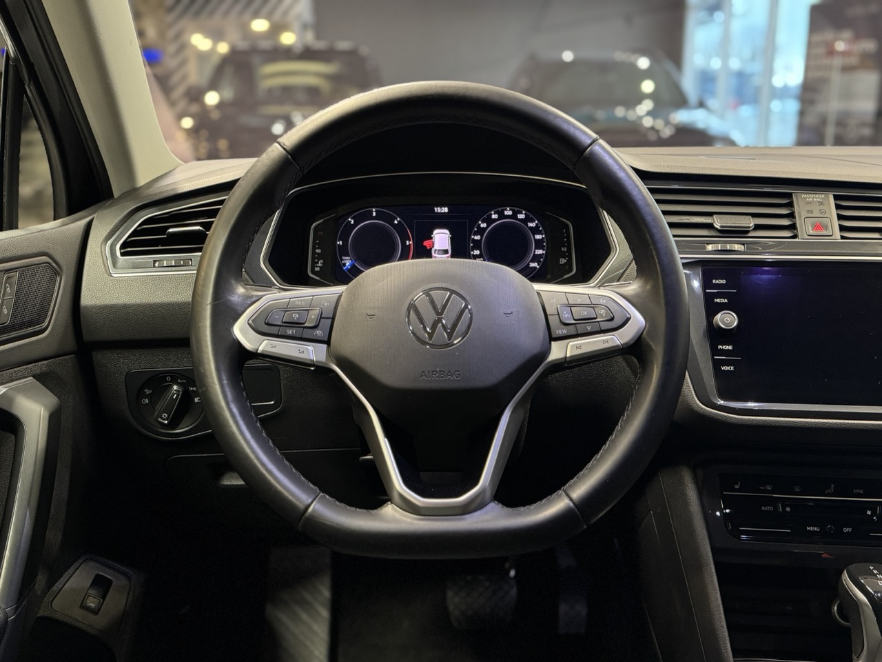 Car image 15
