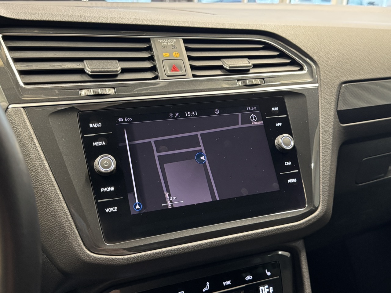 Car image 19