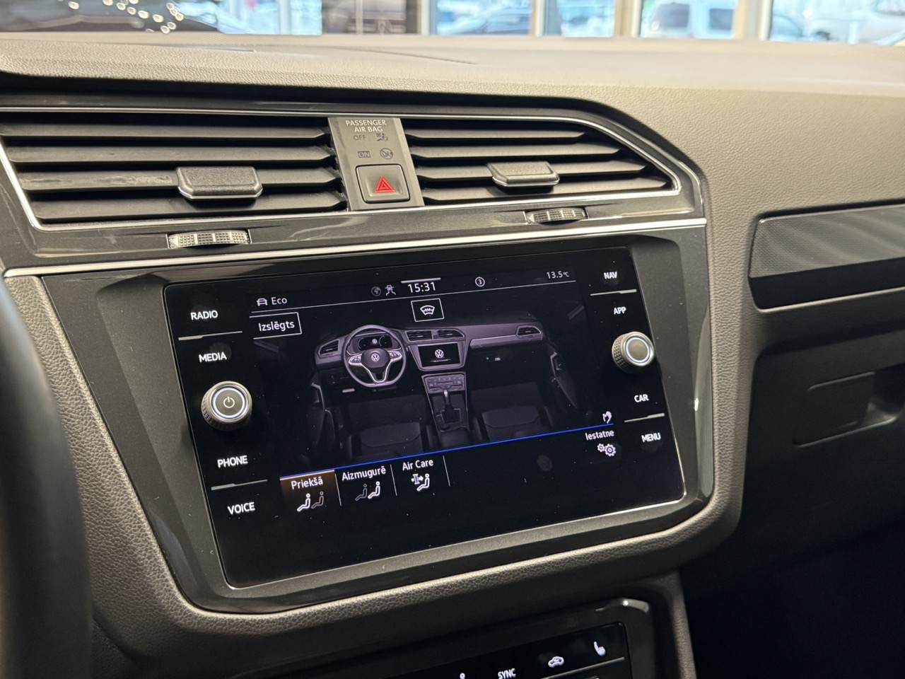 Car image 22
